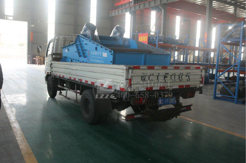 脫水篩裝車發貨.jpg