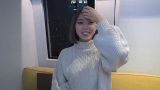 短发人妻母狗少妇，束缚着骚奶子让大哥后入草屁股，自己舔着假鸡巴呻吟诱惑狼友，深喉交激情上位浪叫不断